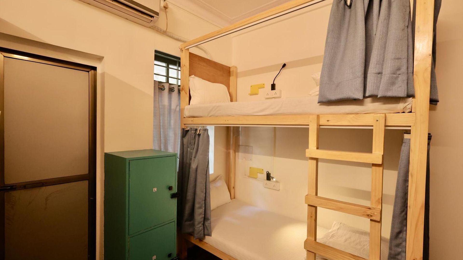 Locomo Mini - 9 Mins From Airport Hostel