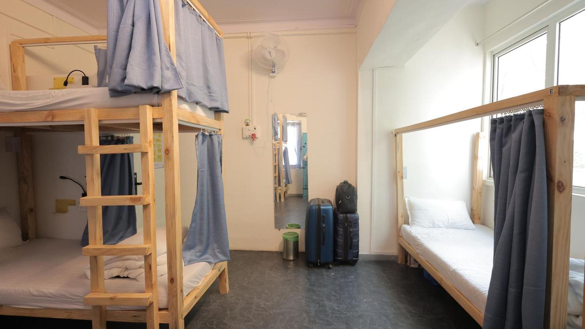 Locomo Mini - 9 Mins From Airport Hostel *