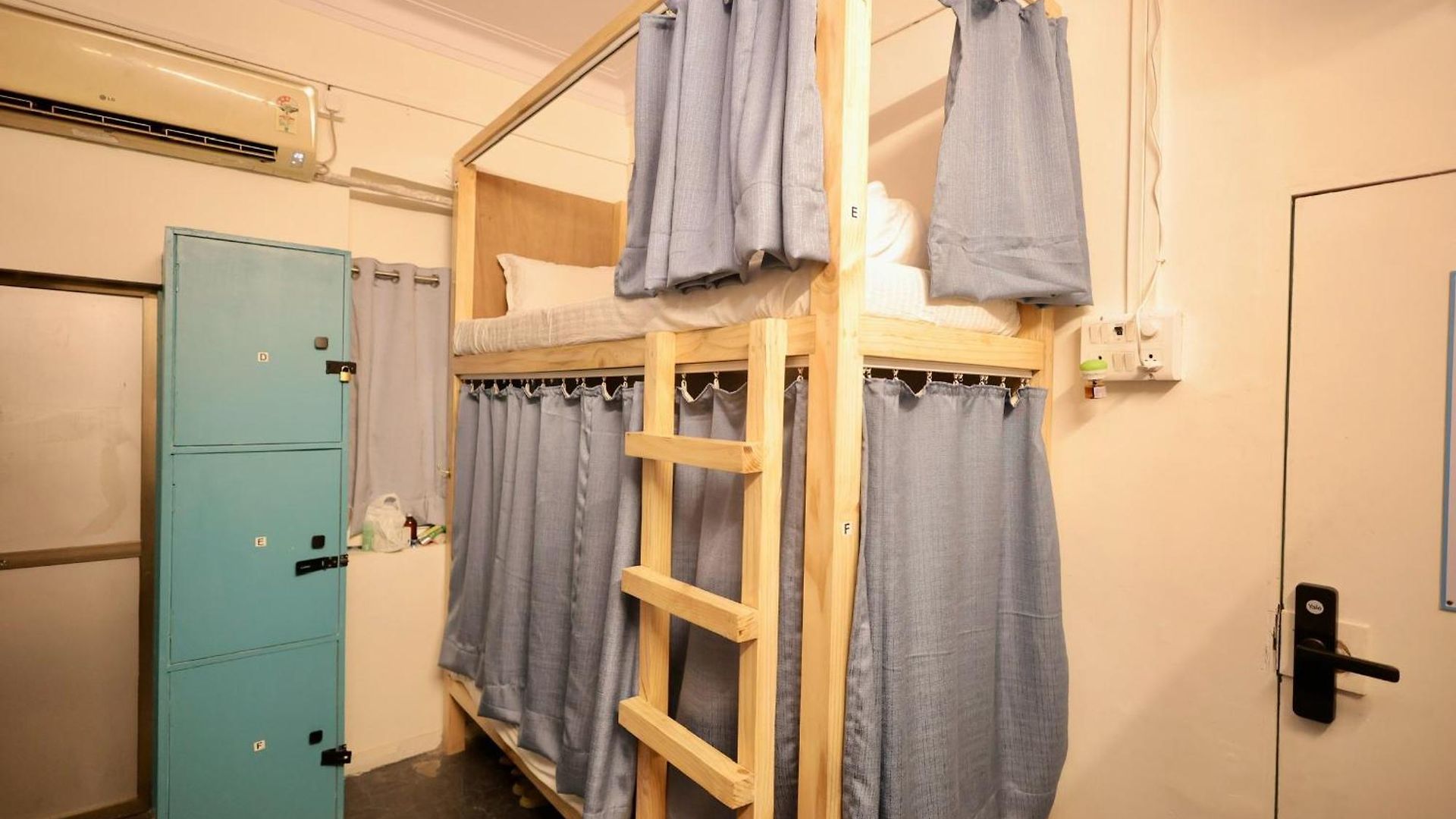 Hostel Locomo Mini - 9 Mins From Airport Mumbai