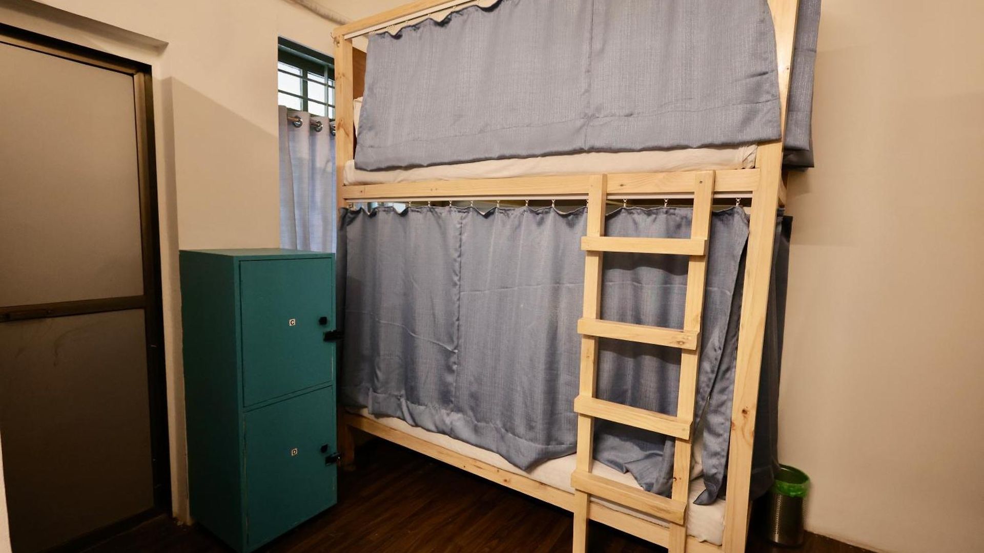 Locomo Mini - 9 Mins From Airport Hostel Mumbai
