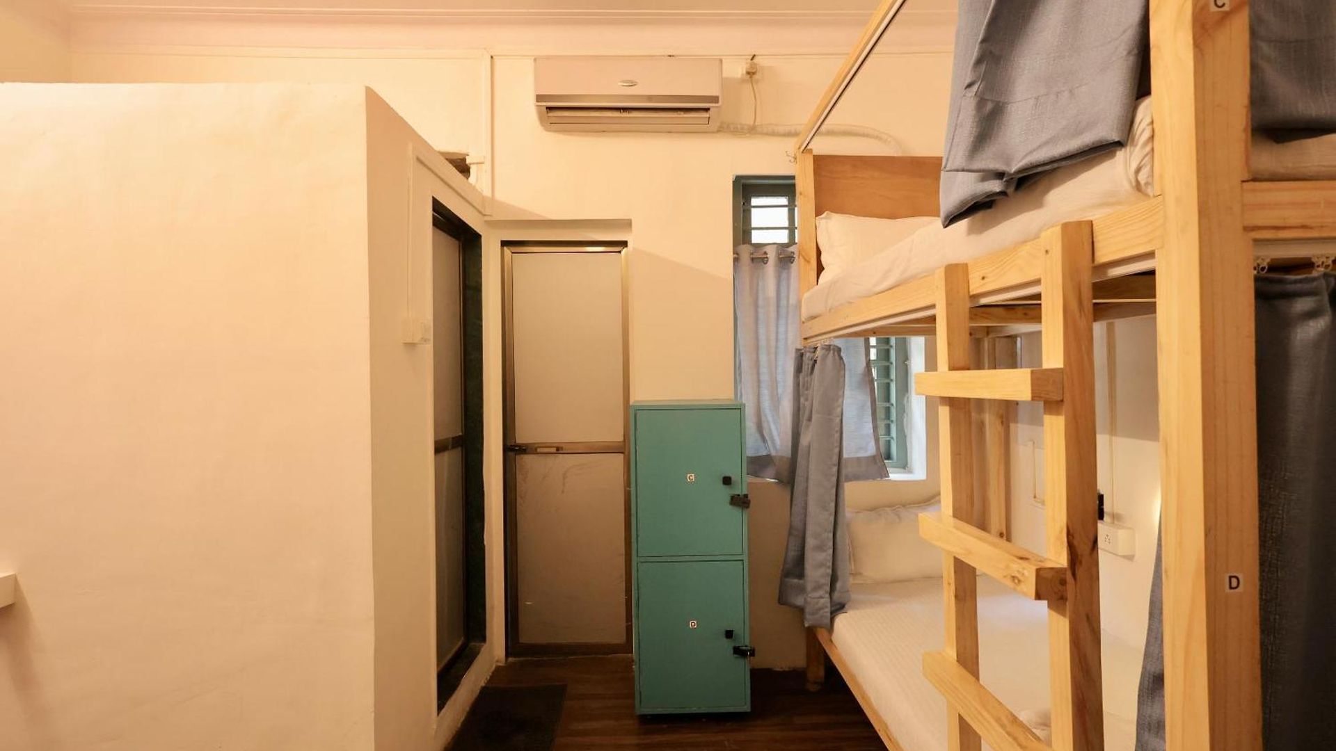 Locomo Mini - 9 Mins From Airport Hostel