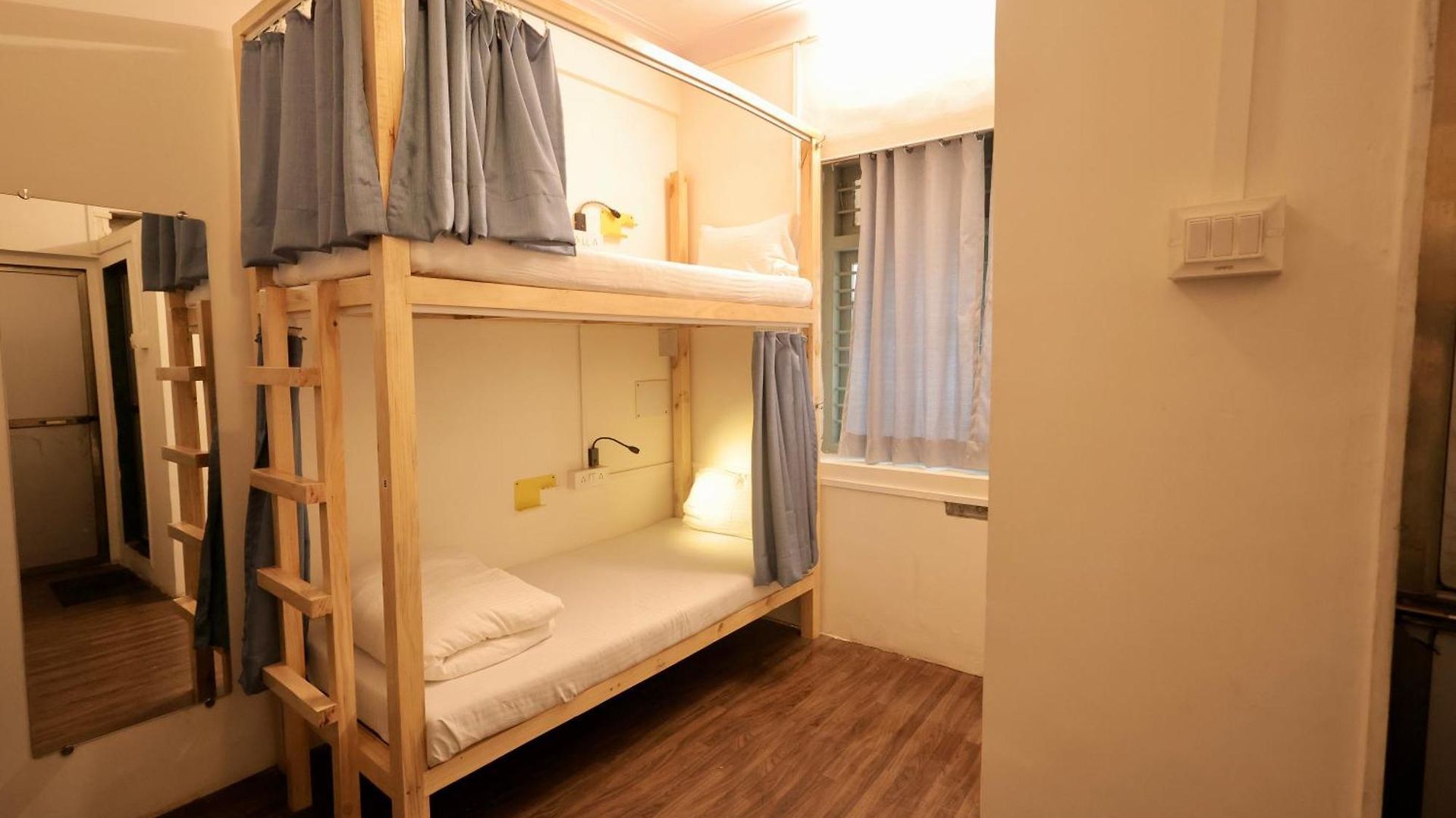 Hostel Locomo Mini - 9 Mins From Airport Mumbai