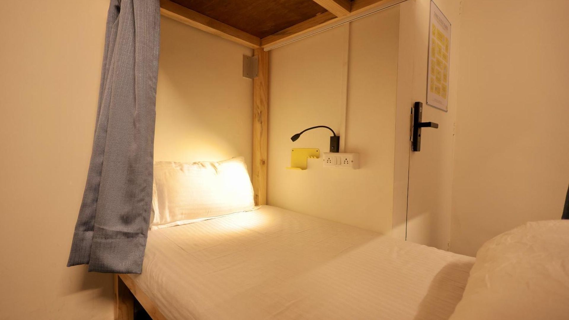 Locomo Mini - 9 Mins From Airport Hostel *