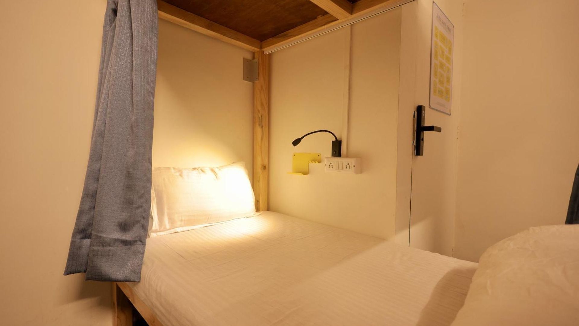 Locomo Mini - 9 Mins From Airport Hostel Mumbai