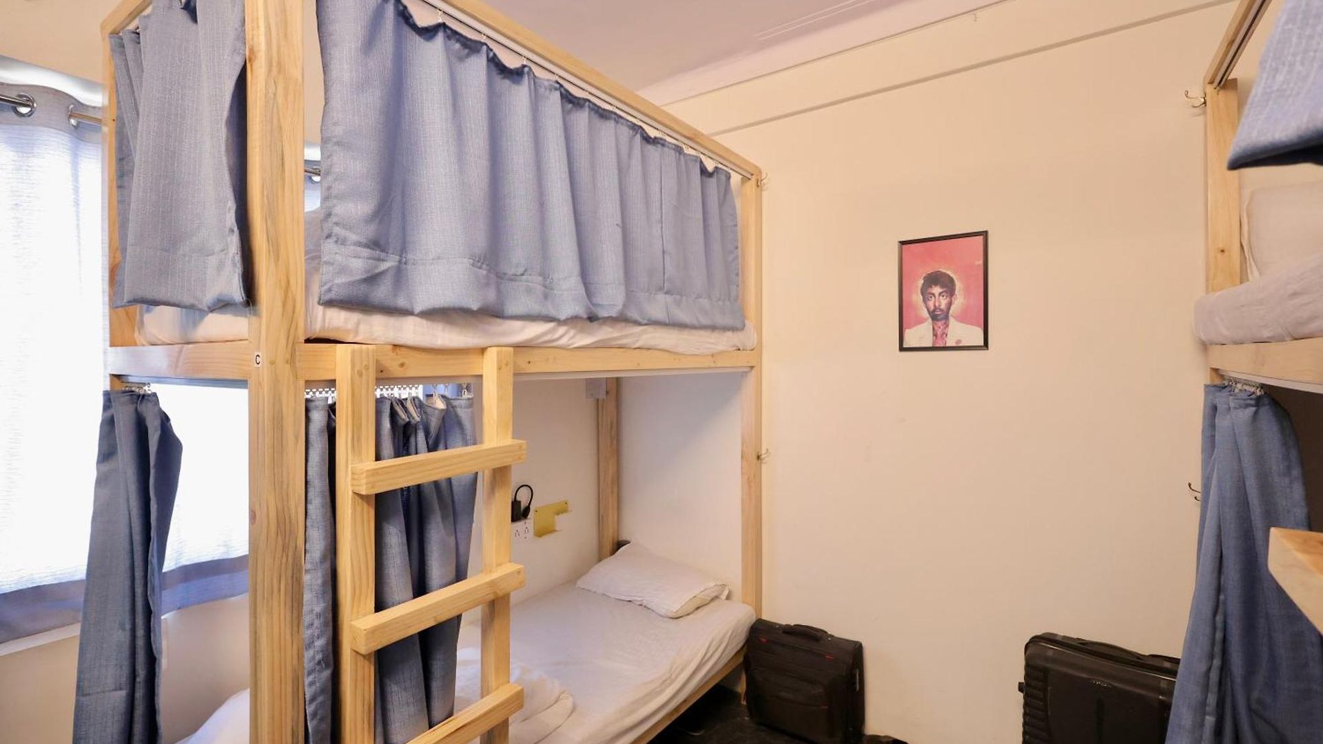 Locomo Mini - 9 Mins From Airport Hostel *