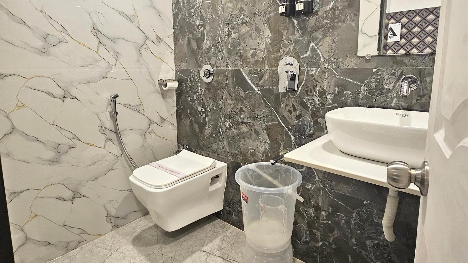 Astha Kandivali Service Guest house