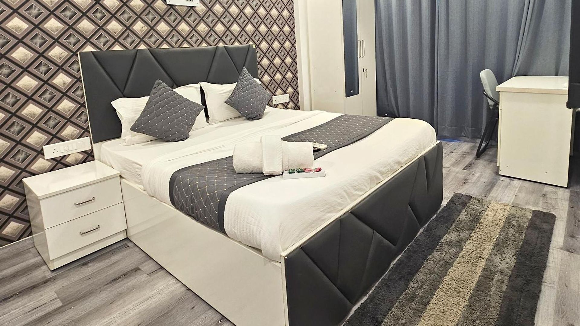 Guest house Astha Kandivali Service