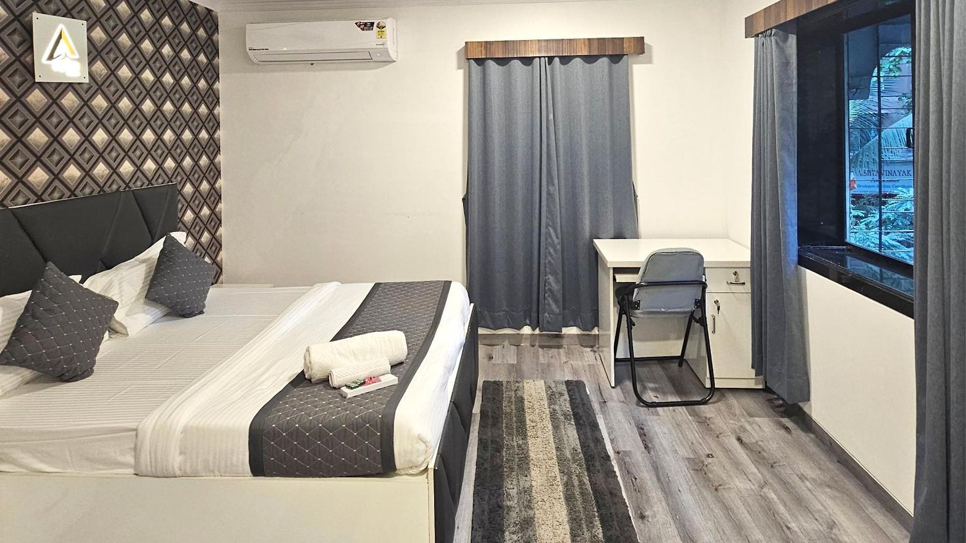 Astha Kandivali Service 3*
