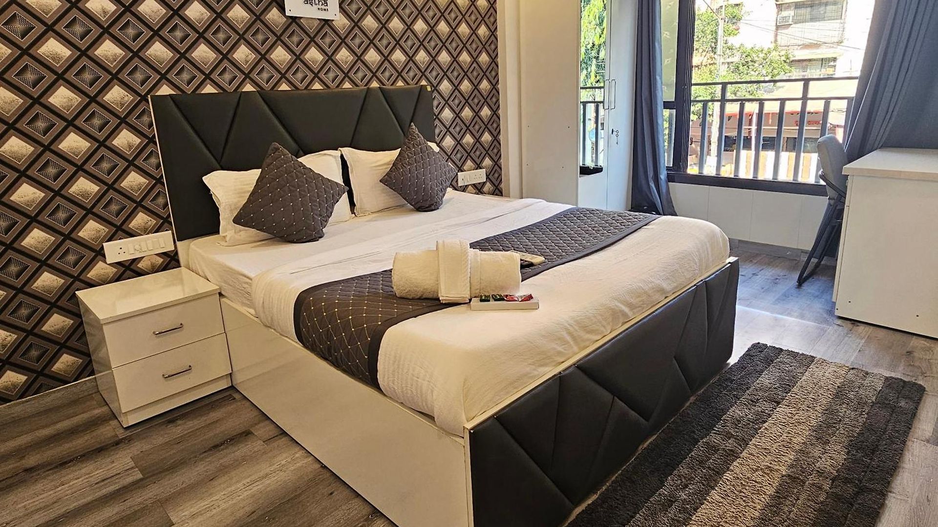 Guest house Astha Kandivali Service