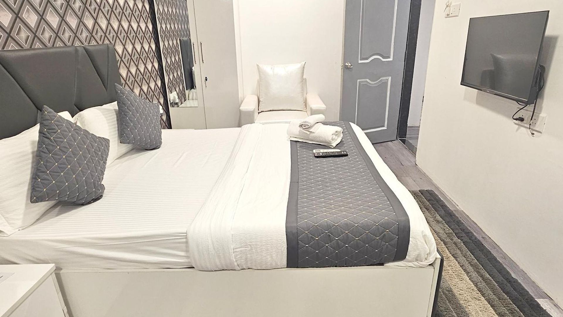 Guest house Astha Kandivali Service