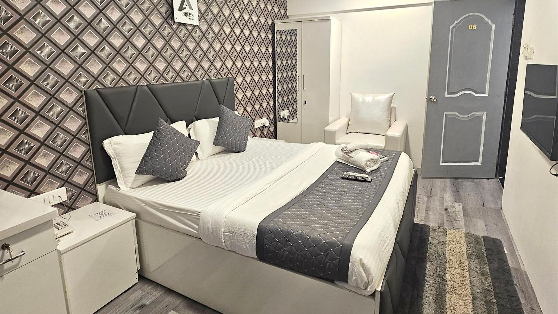 Astha Kandivali Service Guest house 3*