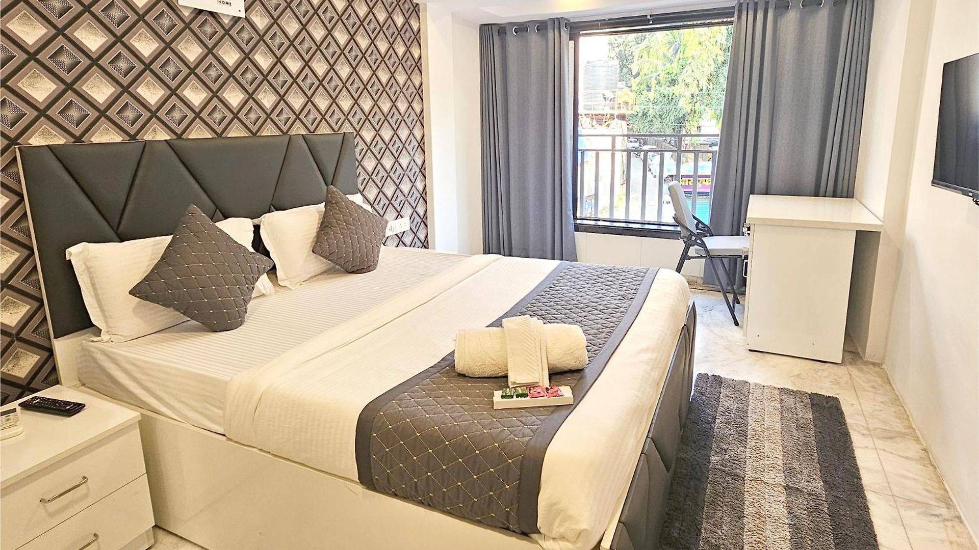 Guest house Astha Kandivali Service 3*