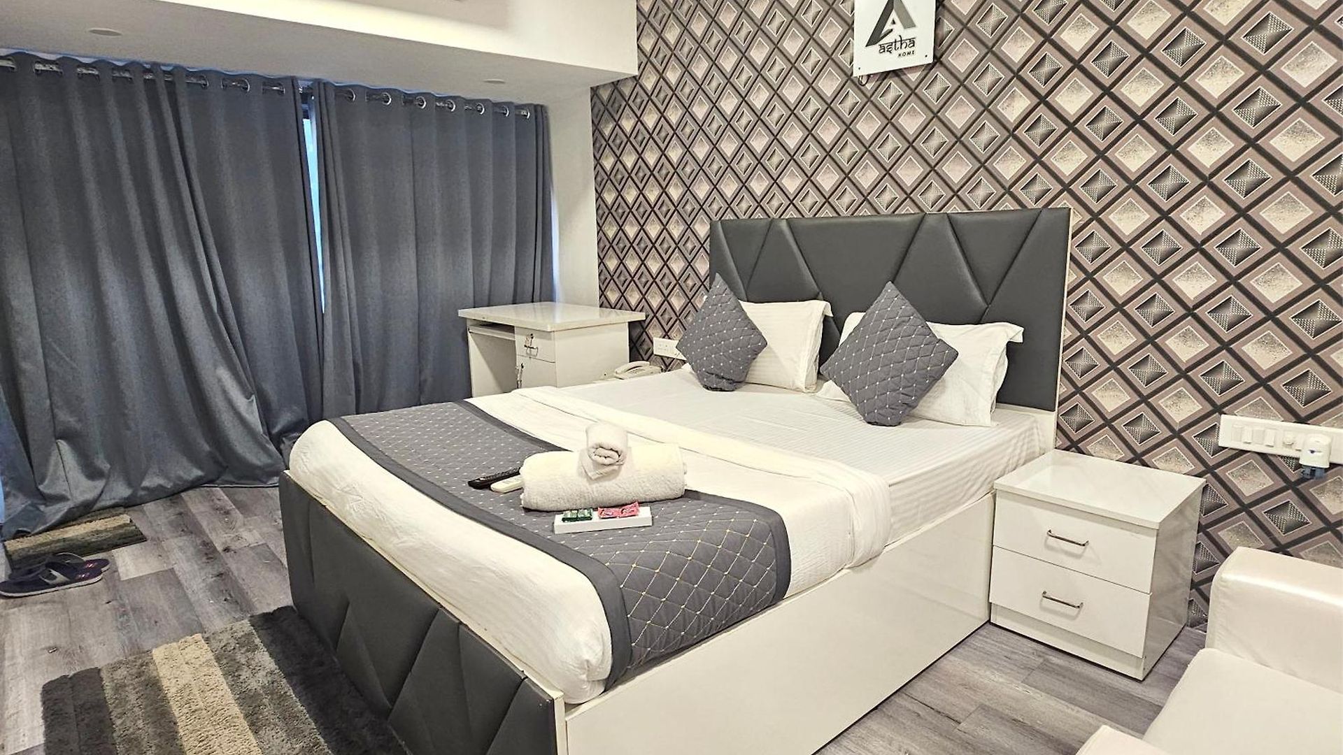 Astha Kandivali Service Guest house Mumbai