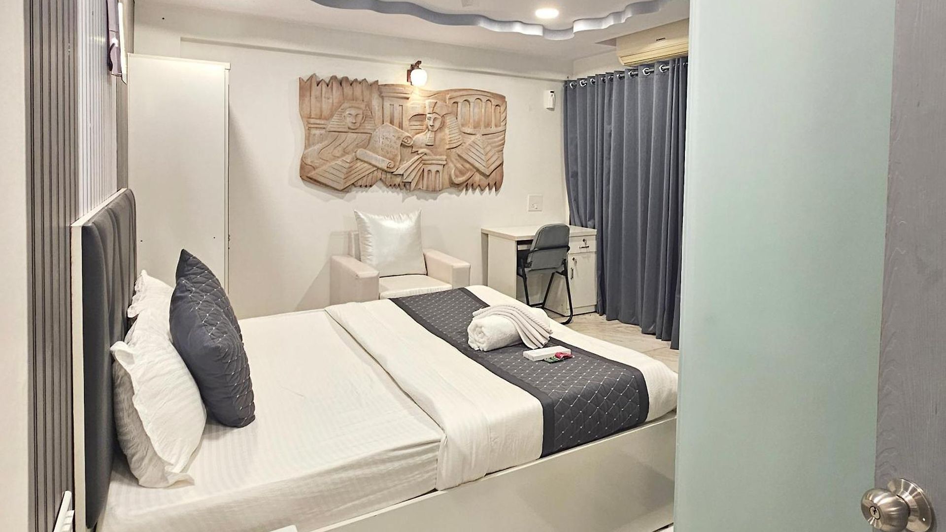 Guest house Astha Kandivali Service