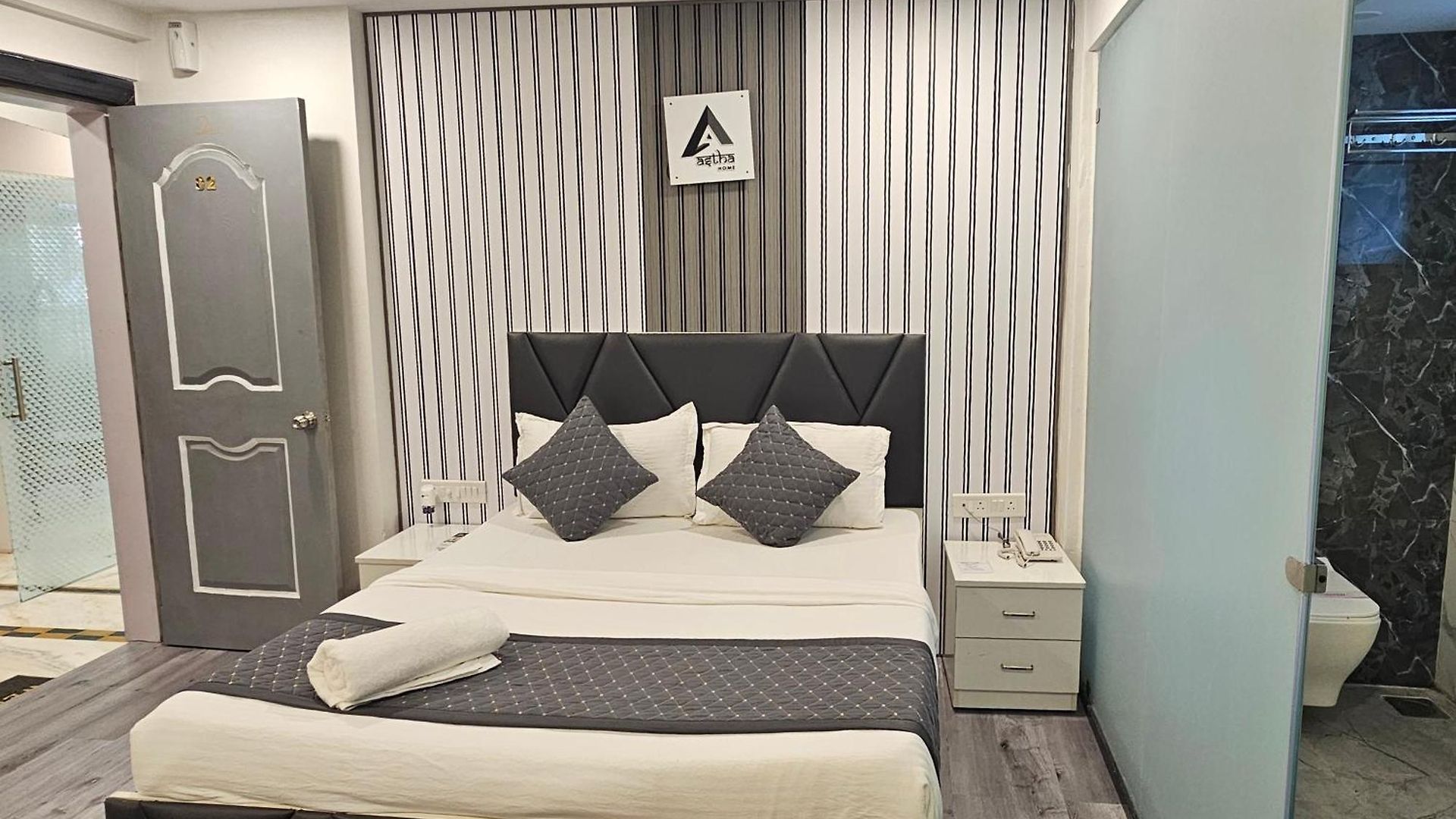 Astha Kandivali Service Guest house Mumbai
