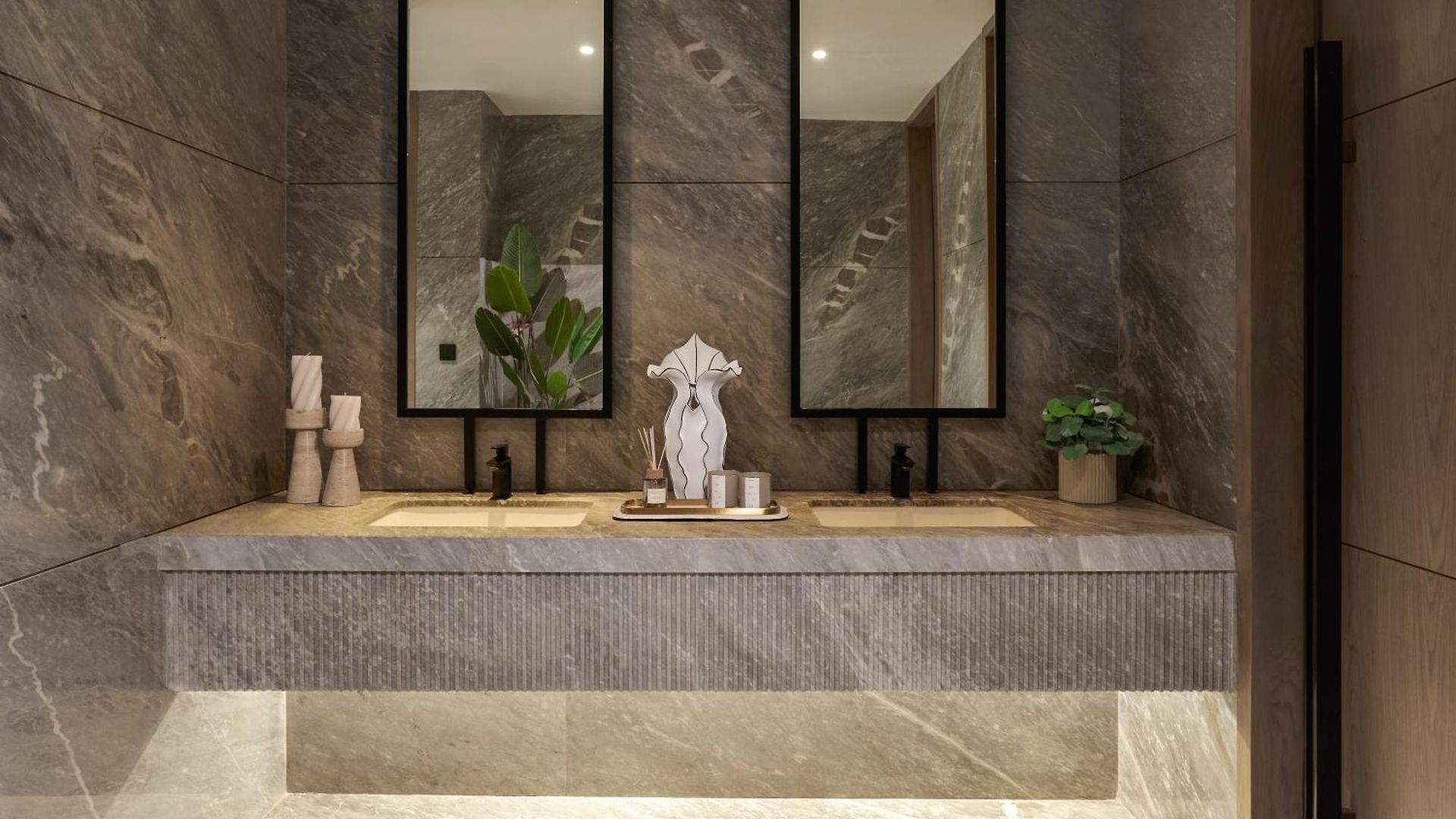 Astoria Hotel 4*