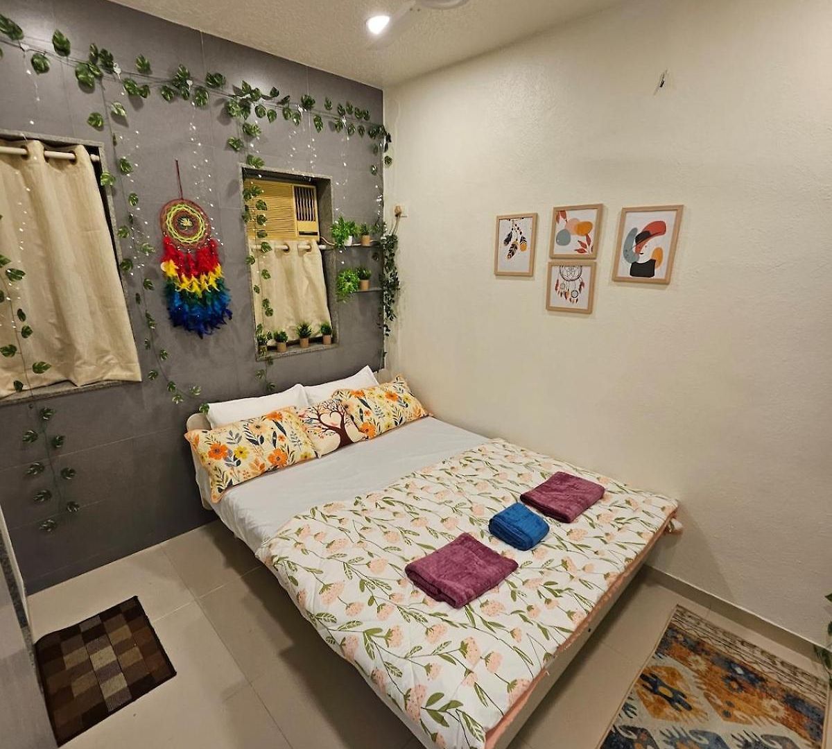 Cozy Rose Peaceful Village Retreat In Bandra Mumbai