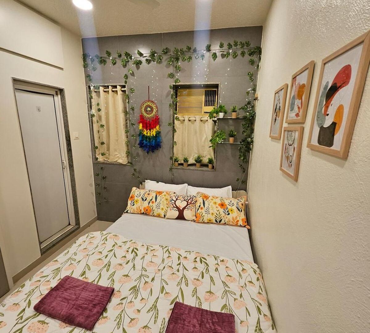 Cozy Rose Peaceful Village Retreat In Bandra Apartment Mumbai