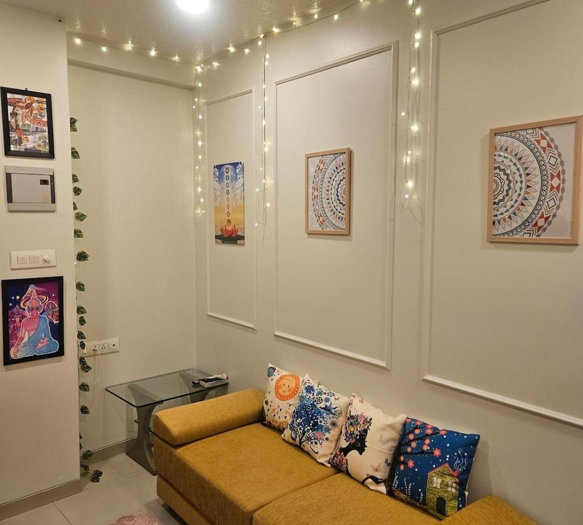 Cozy Rose Peaceful Village Retreat In Bandra Mumbai