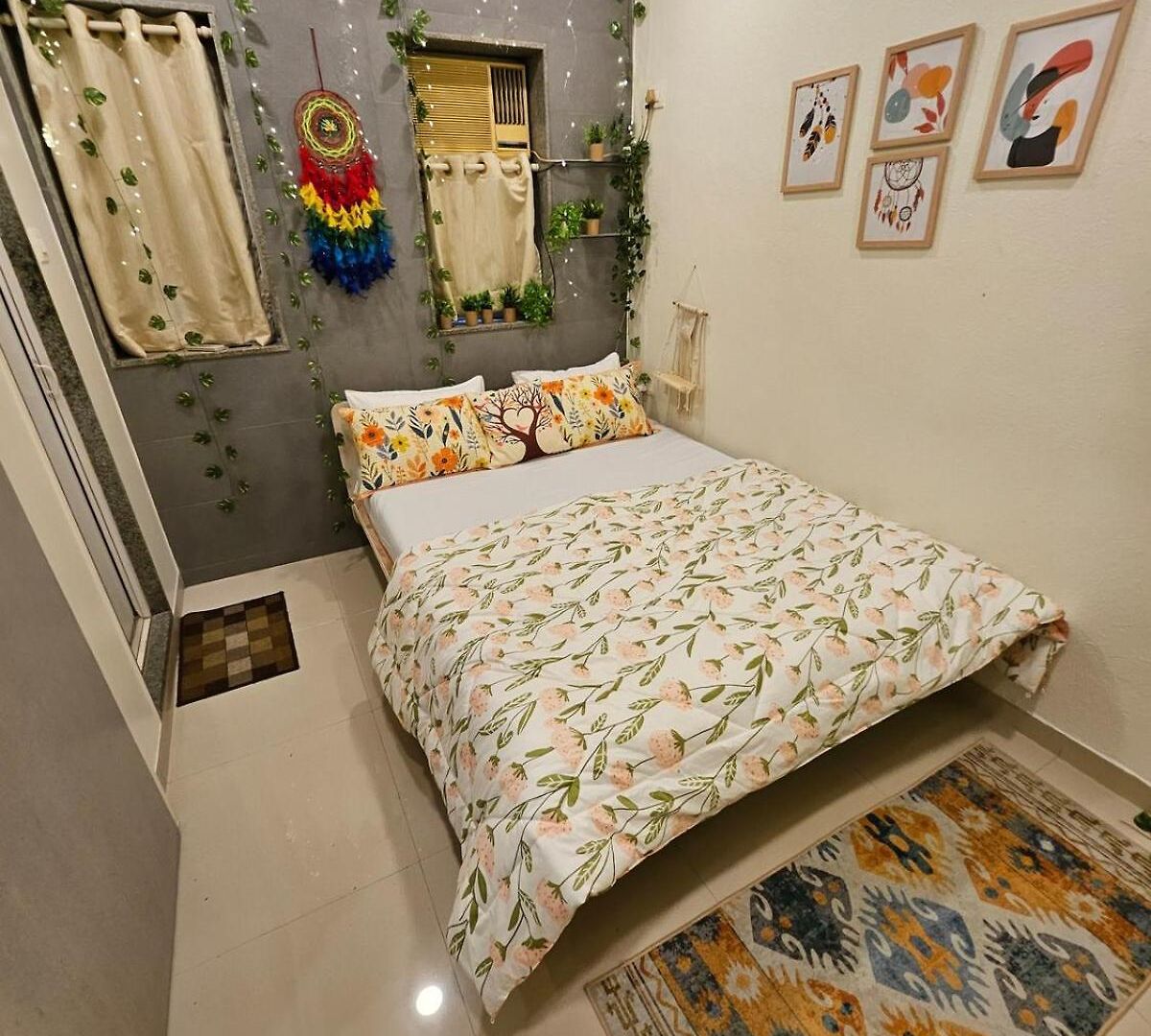 Cozy Rose Peaceful Village Retreat In Bandra Apartment Mumbai