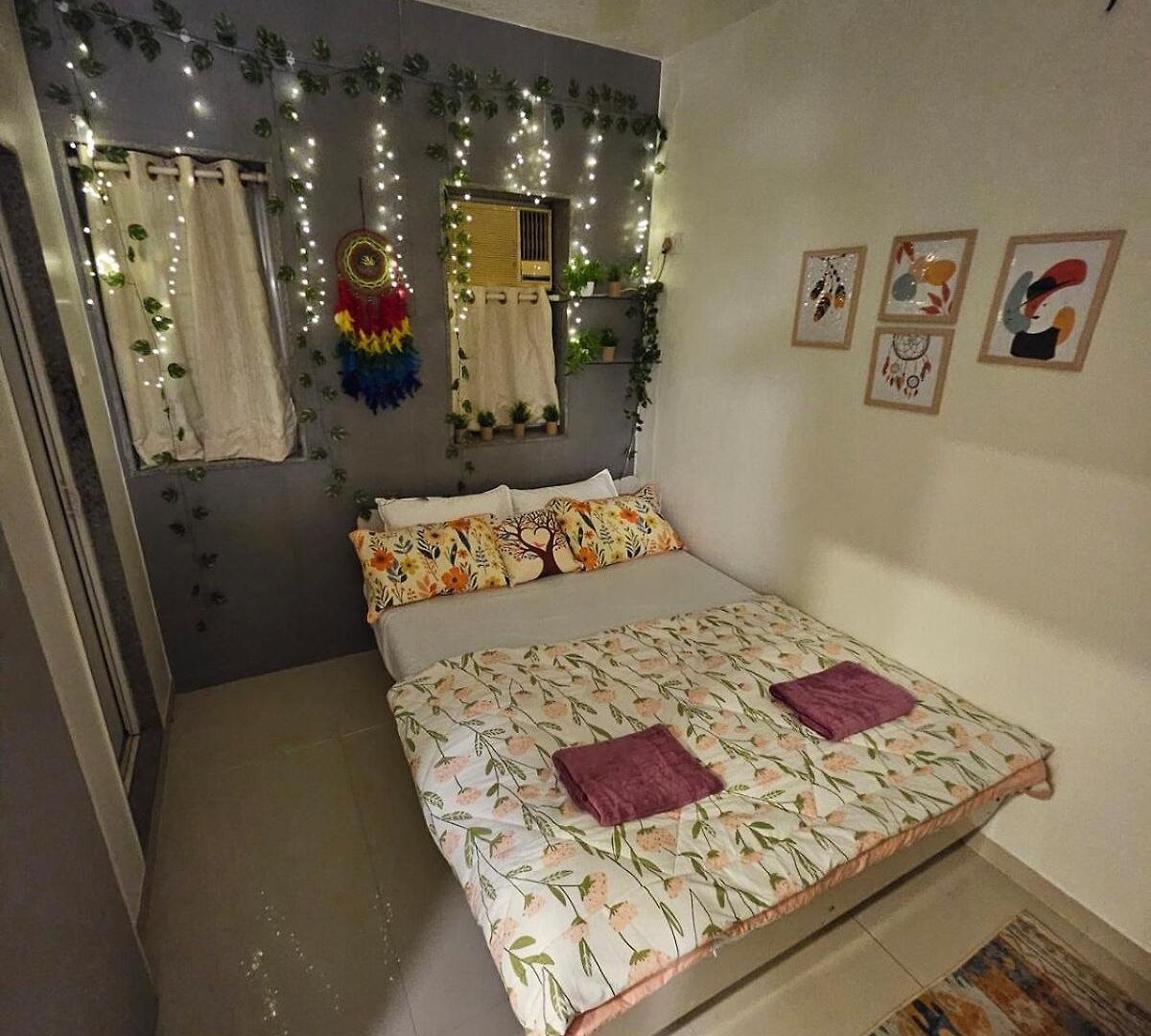 Apartment Cozy Rose Peaceful Village Retreat In Bandra Mumbai