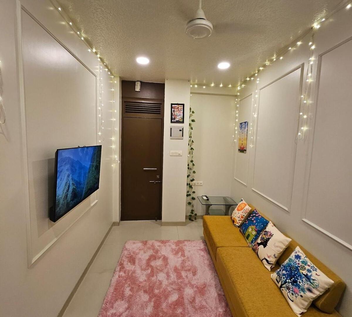 Cozy Rose Peaceful Village Retreat In Bandra *