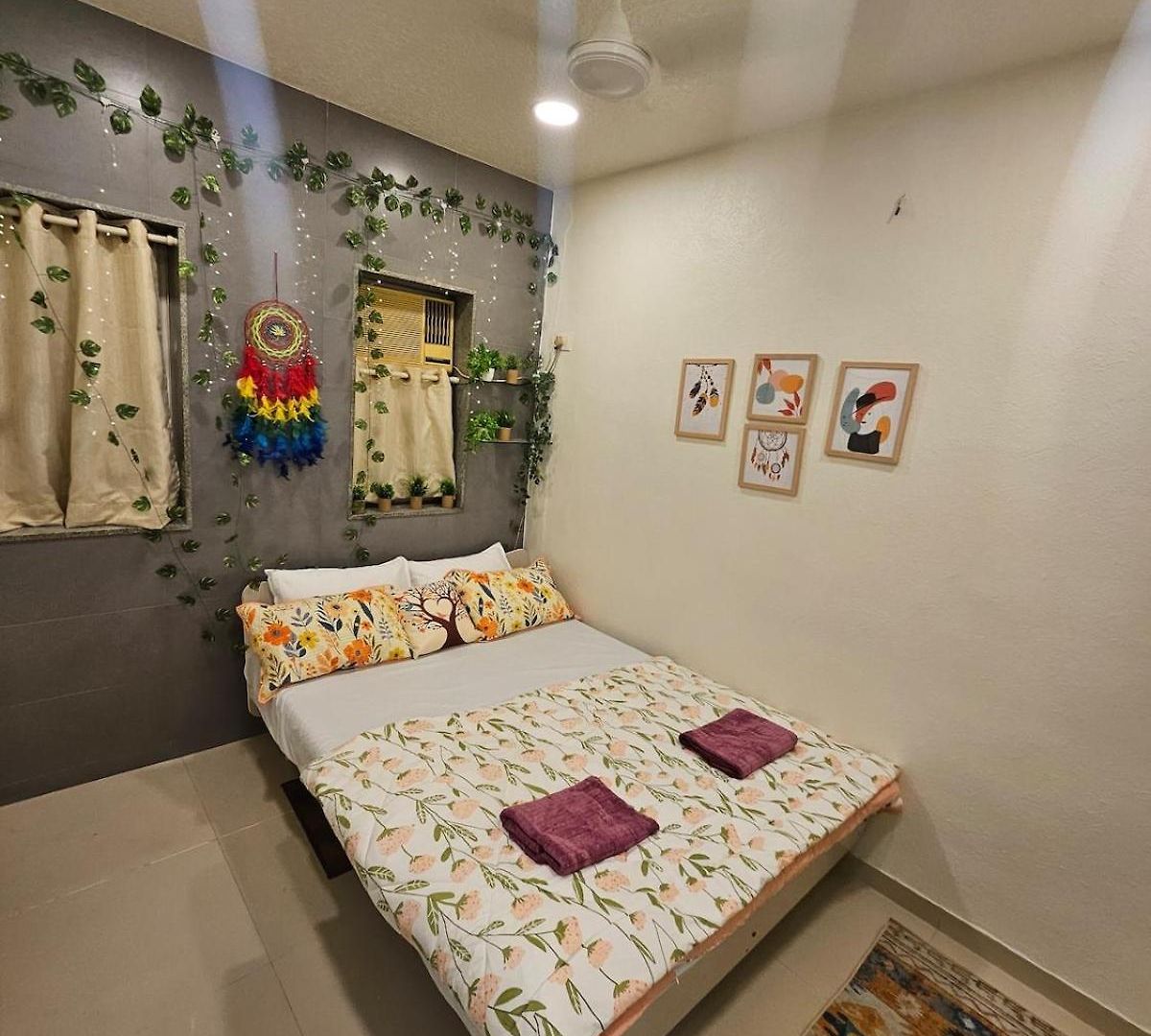 Cozy Rose Peaceful Village Retreat In Bandra Apartment Mumbai