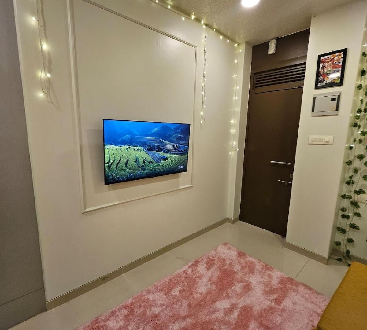 Cozy Rose Peaceful Village Retreat In Bandra Apartment Mumbai