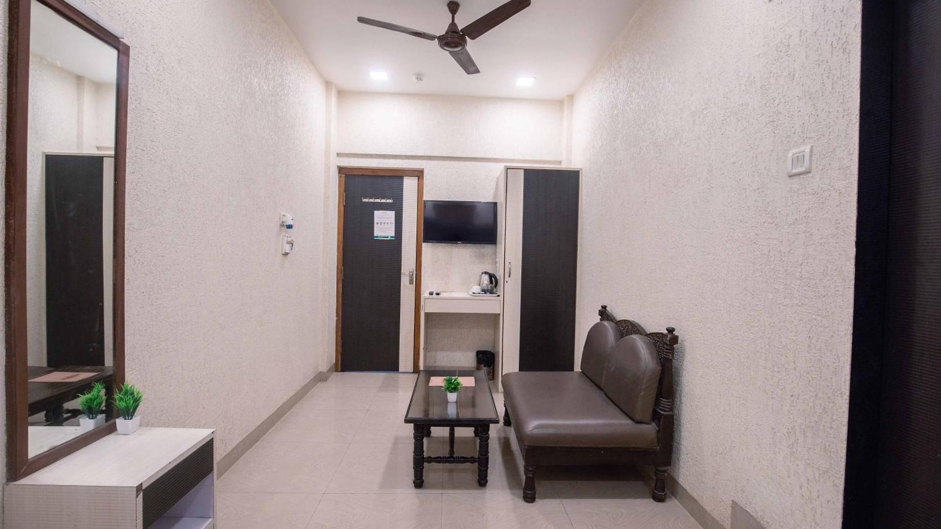 Treebo Hiramani Parel Lalbaug Hotel Mumbai