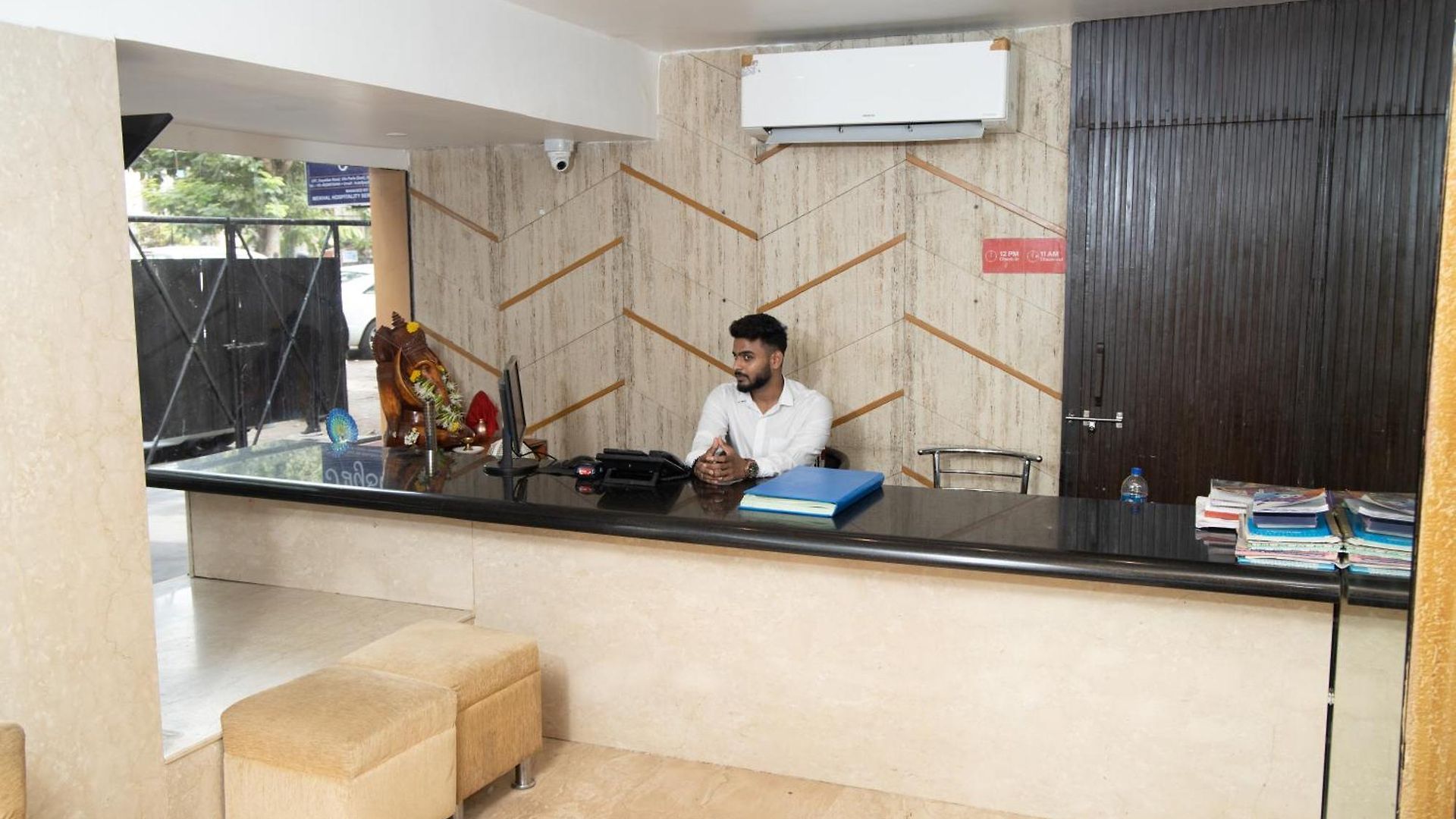 Jayshree By Anantaay Near Domestic Airport 3*