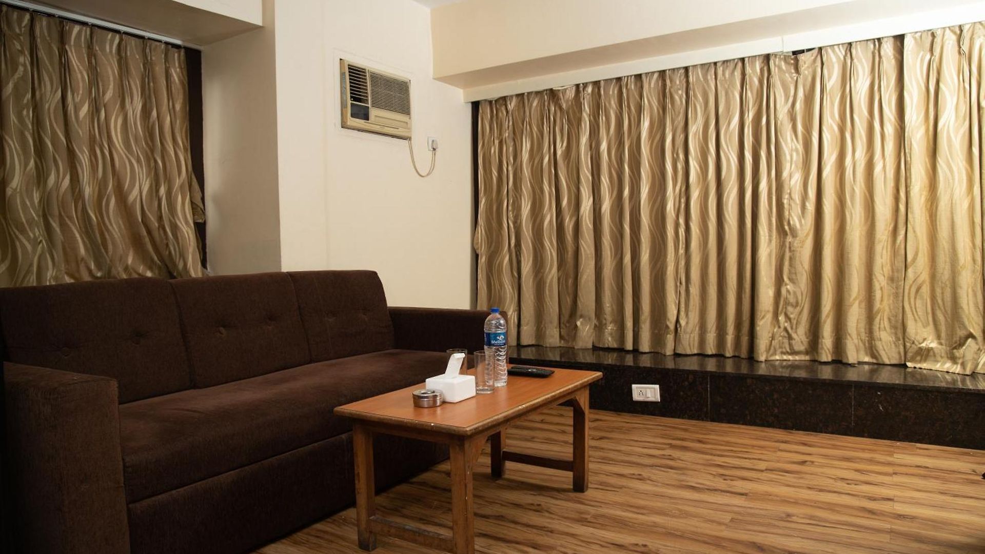 Jayshree By Anantaay Near Domestic Airport Hotel