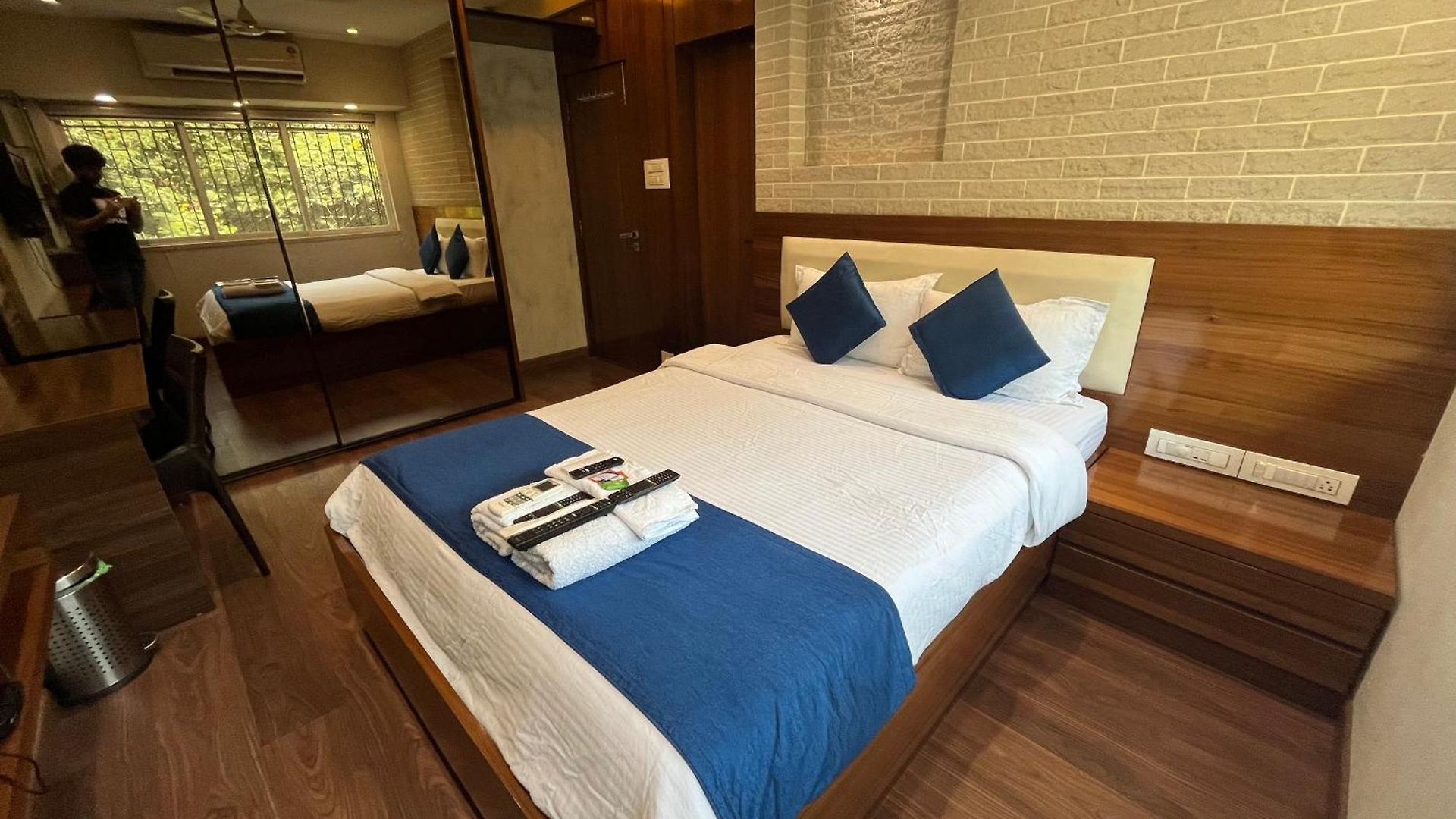 Zenith Luxe - Near Iit & Hiranandani, Powai