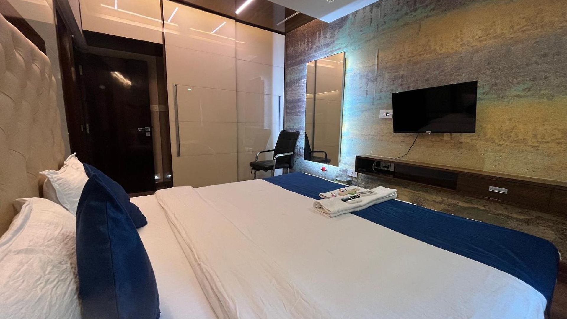 Zenith Luxe - Near Iit & Hiranandani, Powai