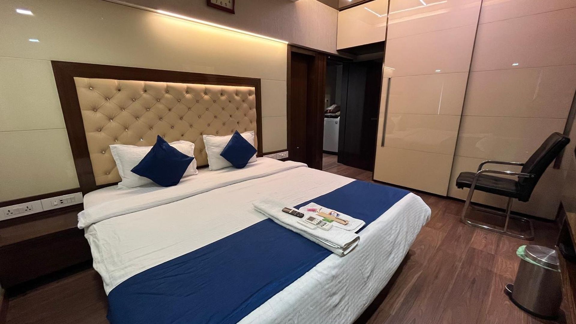 Zenith Luxe - Near Iit & Hiranandani, Powai 3*