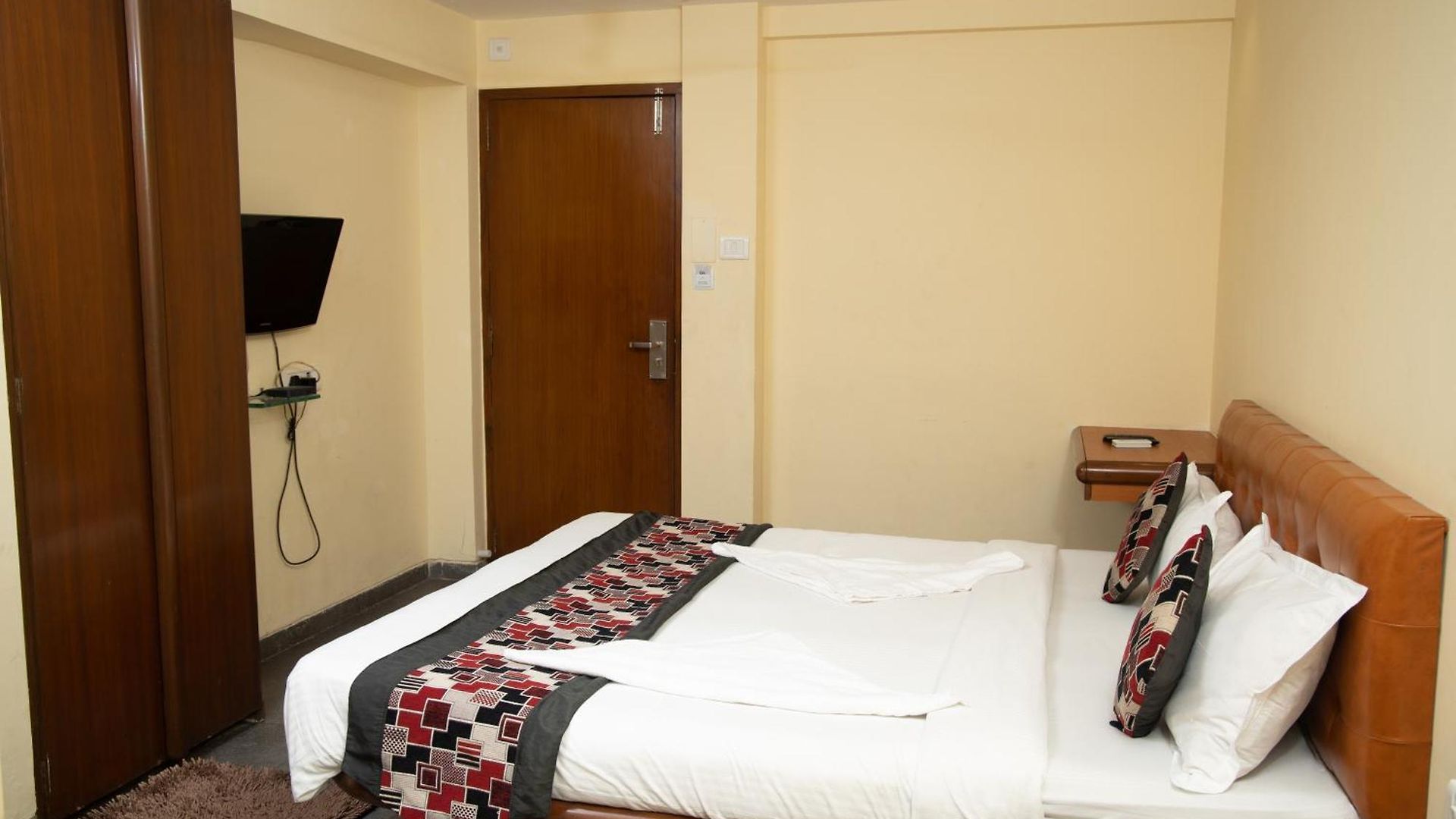 Hotel Jayshree By Anantaay Near Domestic Airport