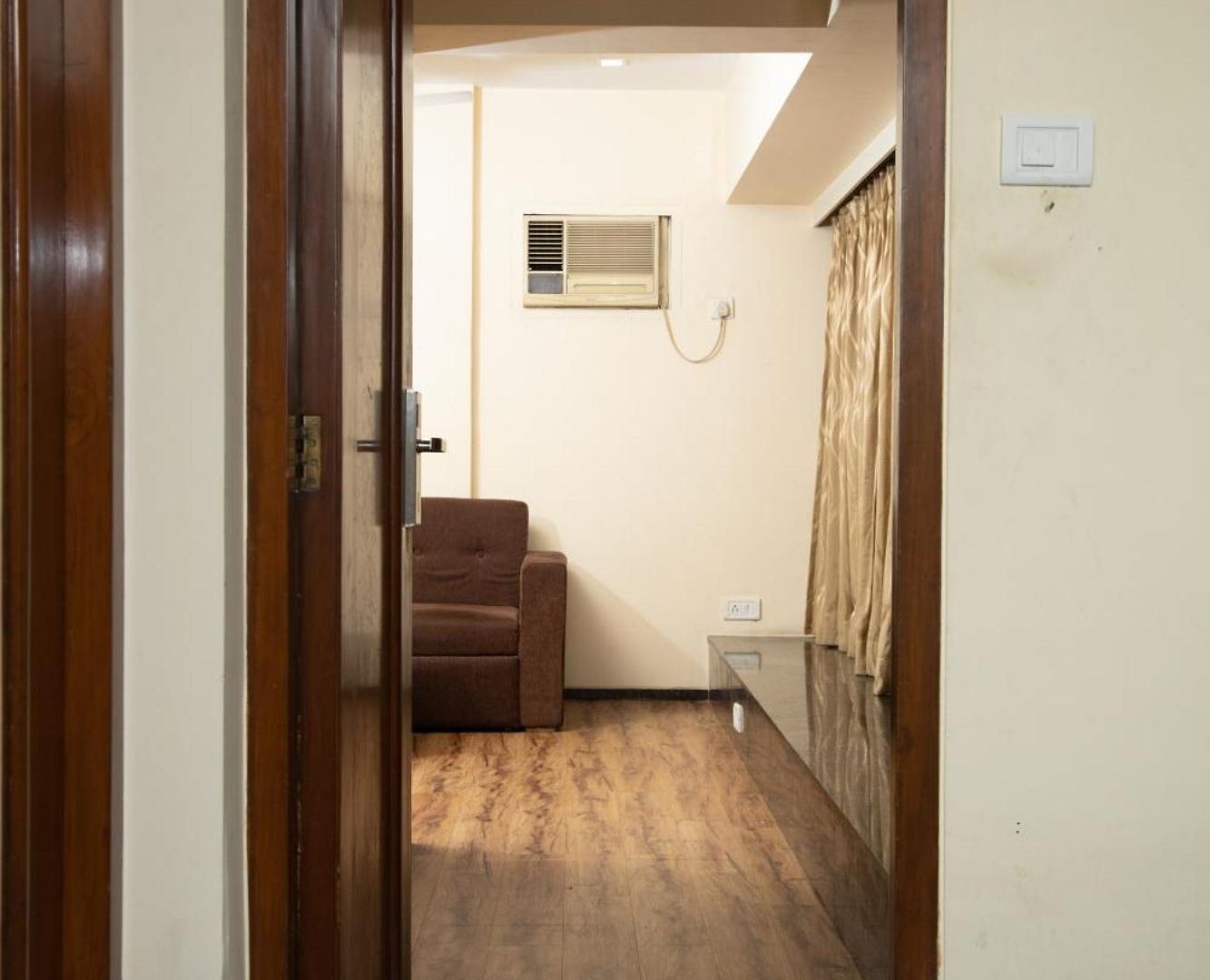 Jayshree By Anantaay Near Domestic Airport Hotel