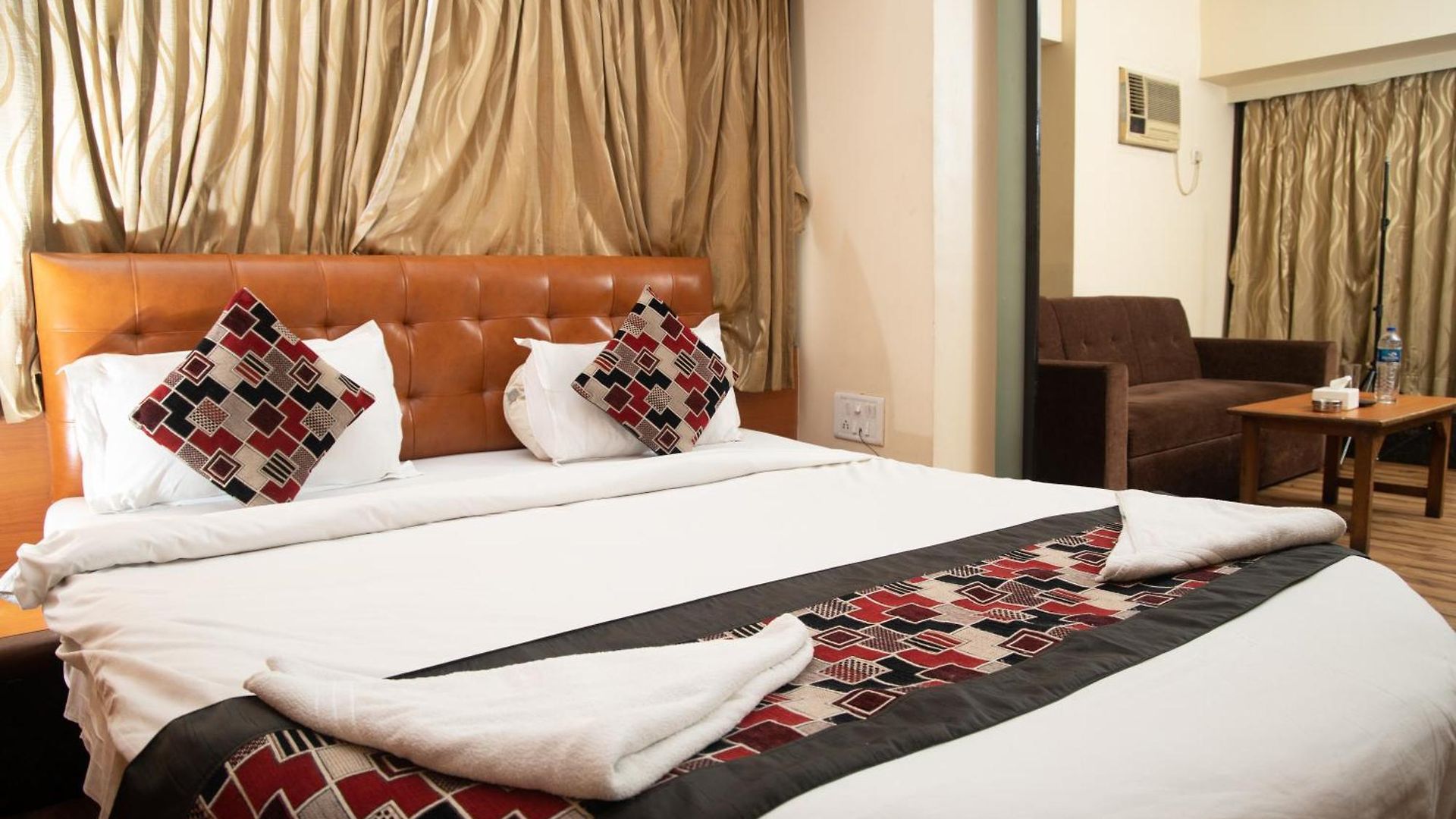 Jayshree By Anantaay Near Domestic Airport Hotel