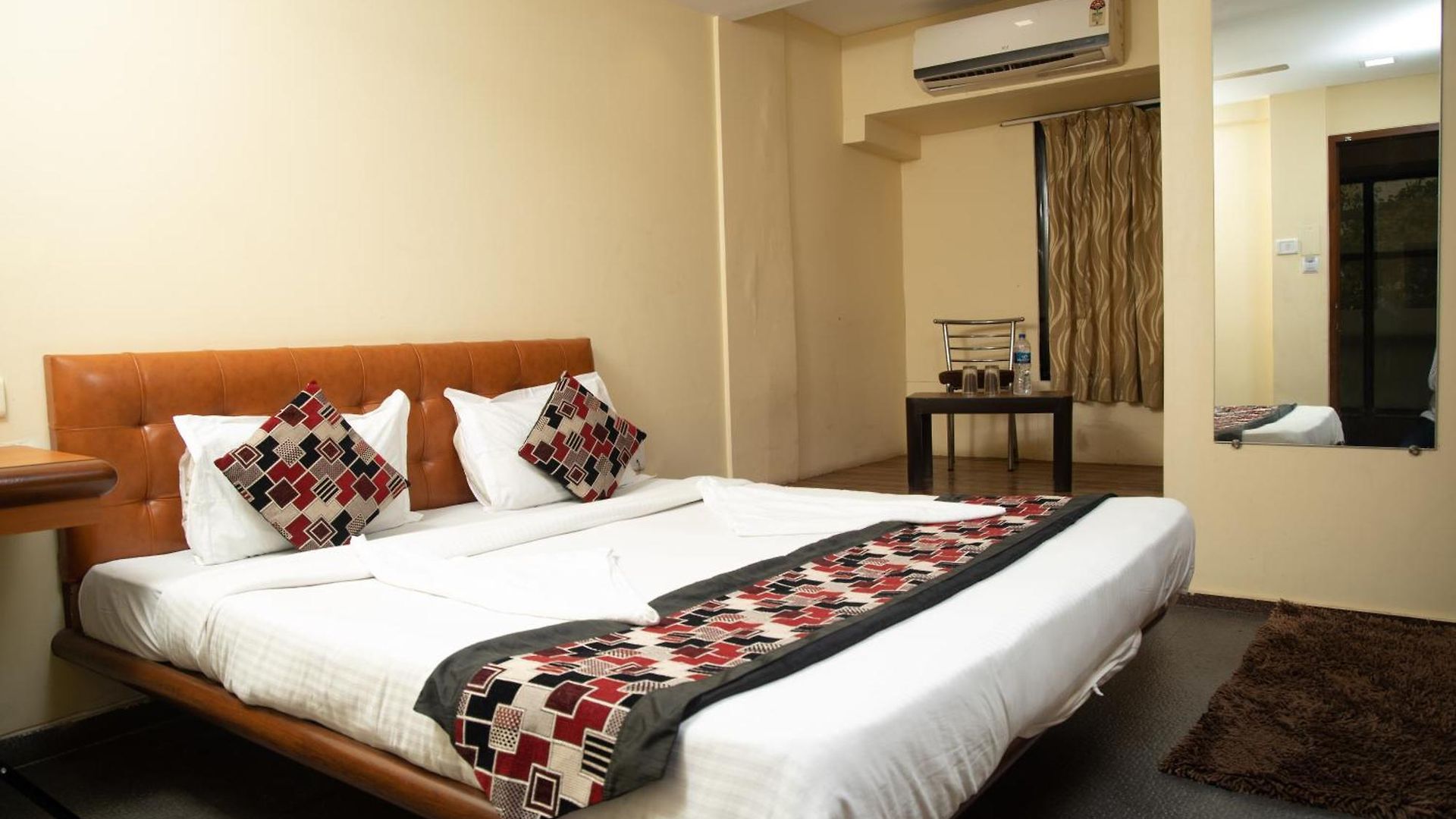 Hotel Jayshree By Anantaay Near Domestic Airport 3*