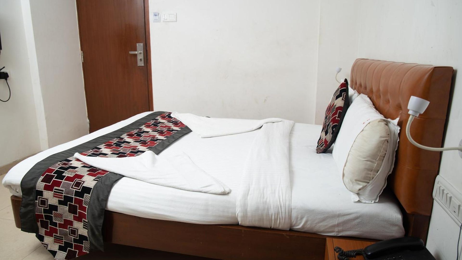 Jayshree By Anantaay Near Domestic Airport Hotel 3*