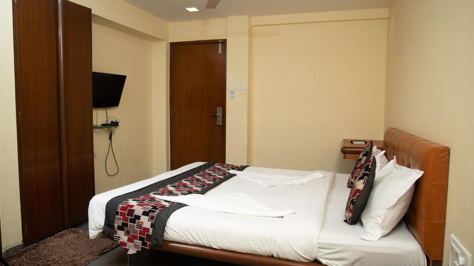 Hotel Jayshree By Anantaay Near Domestic Airport