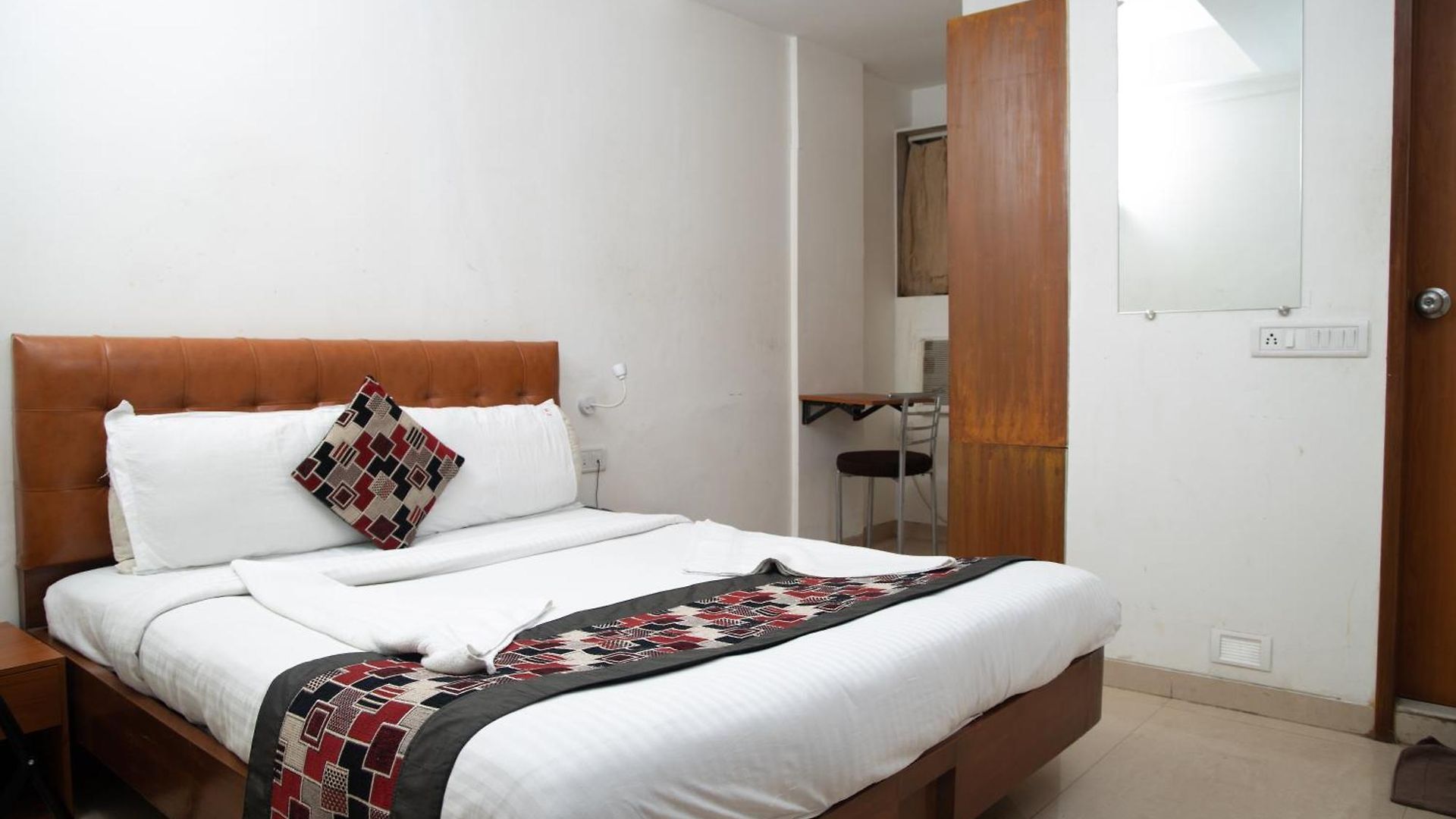 Hotel Jayshree By Anantaay Near Domestic Airport