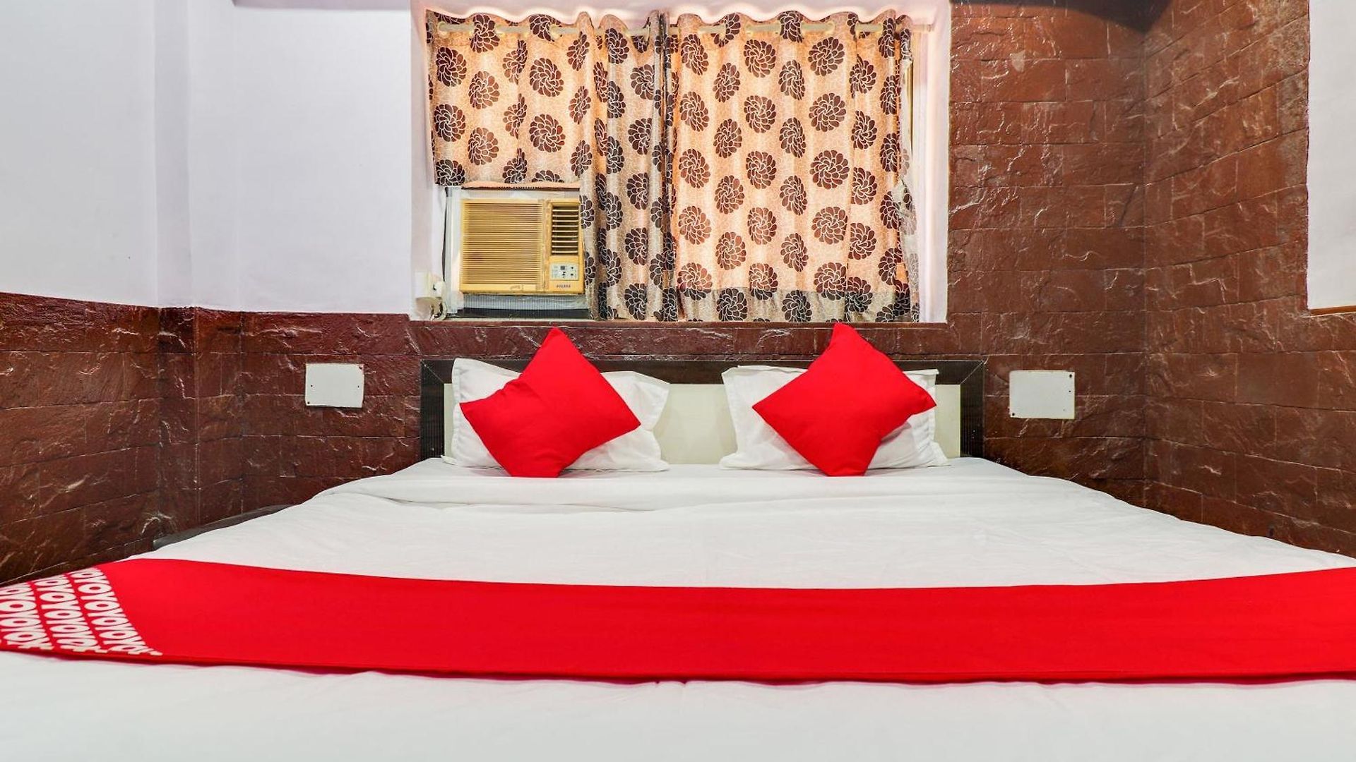 Collection O Sher E Punjab Andheri Hotel