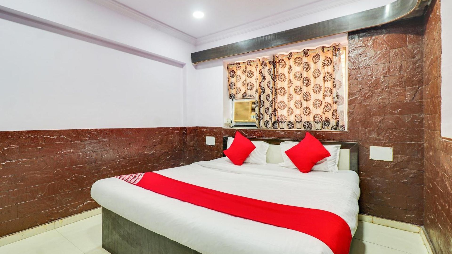 Collection O Sher E Punjab Andheri Hotel