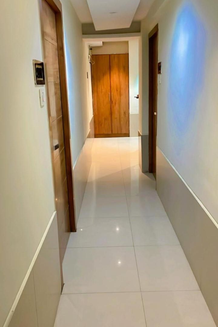 Hotel Glitz Regal International - Nr International Airport