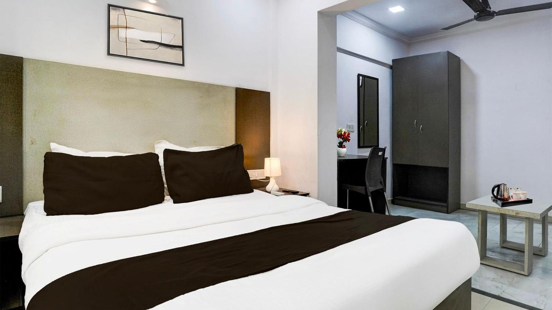 Super O Four Formerly Ardaas Residency Hotel 2*