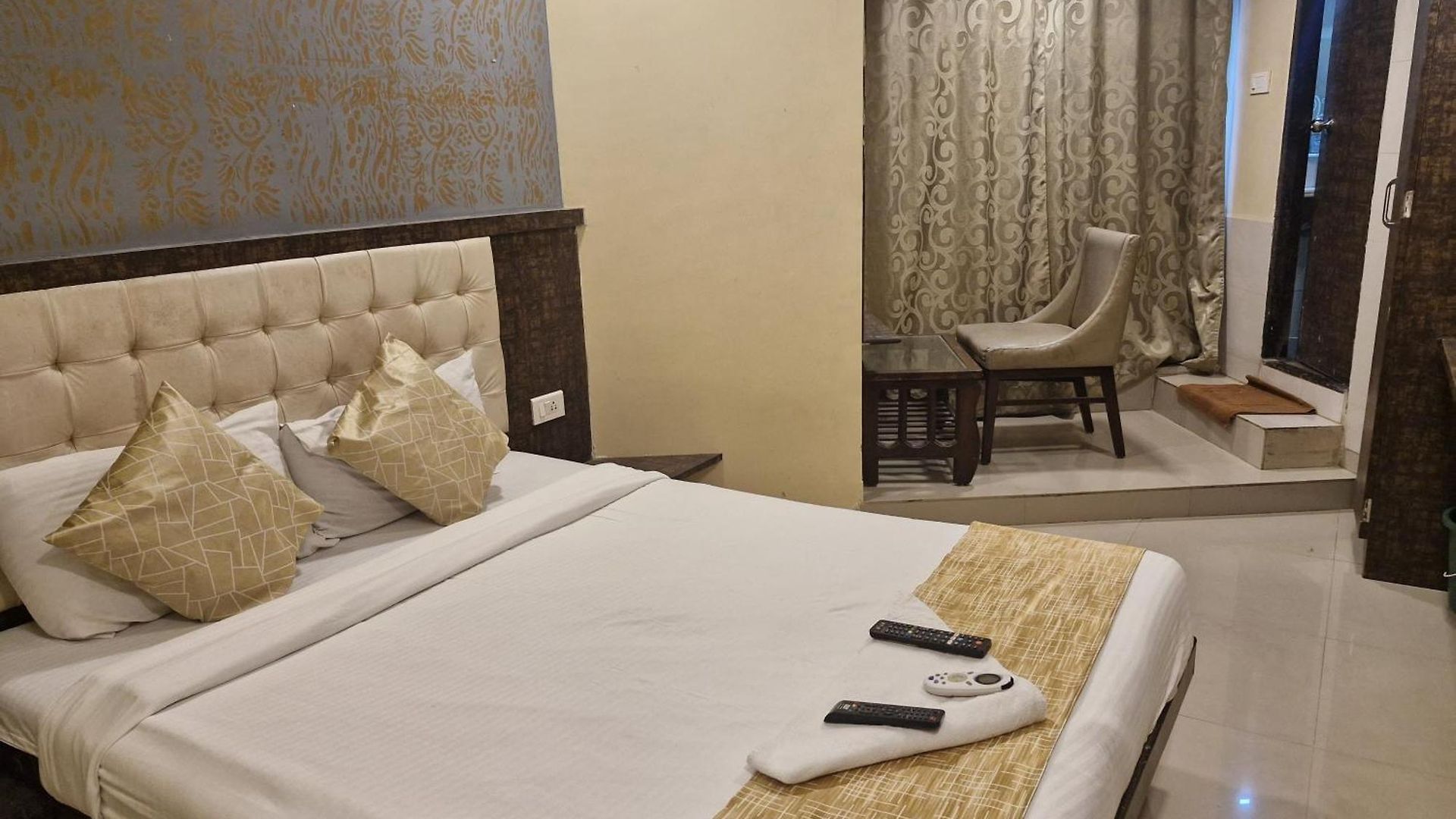 Crystal Park Near Nesco Exhibition Center Hotel *