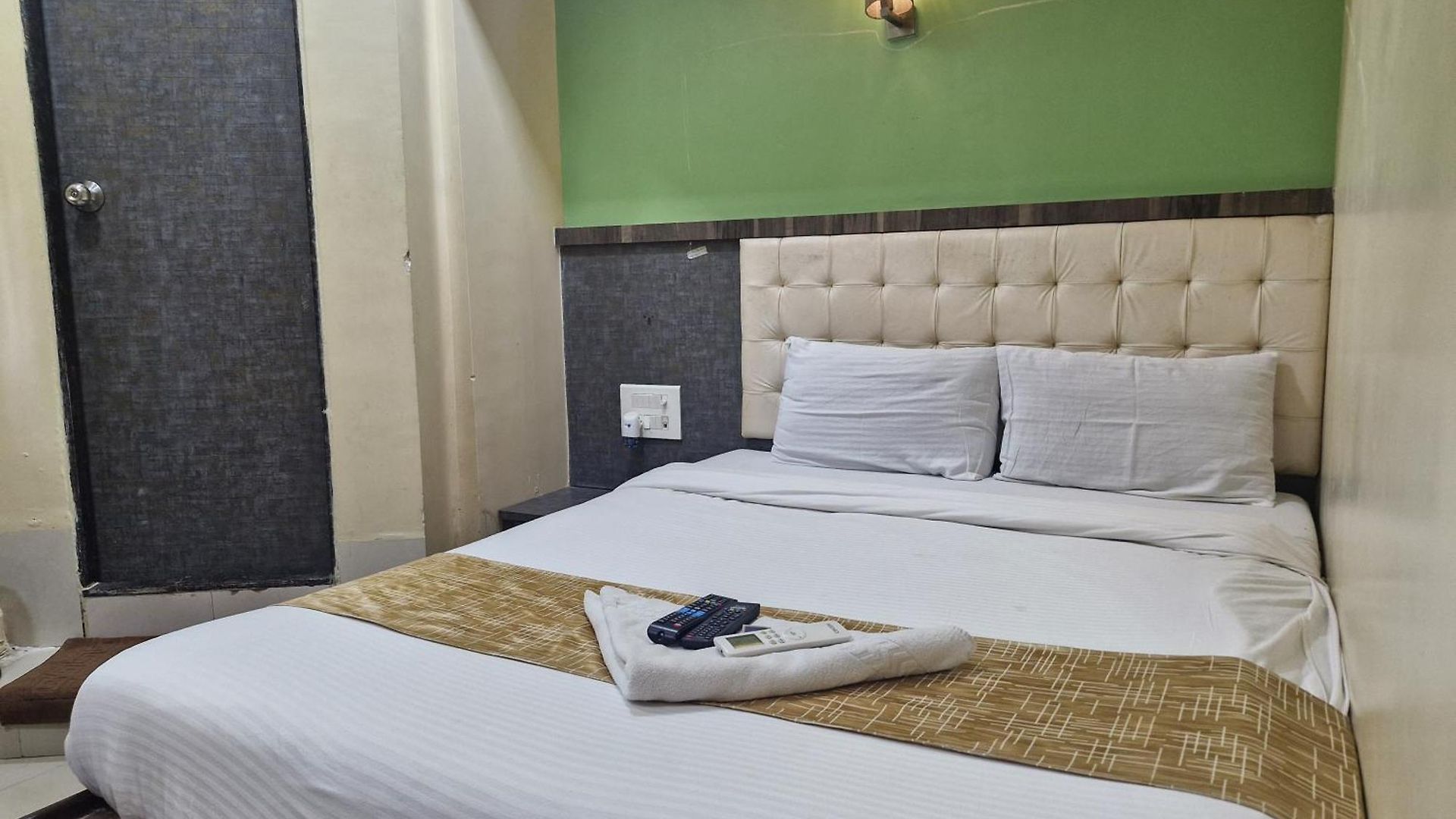 Crystal Park Near Nesco Exhibition Center Hotel *