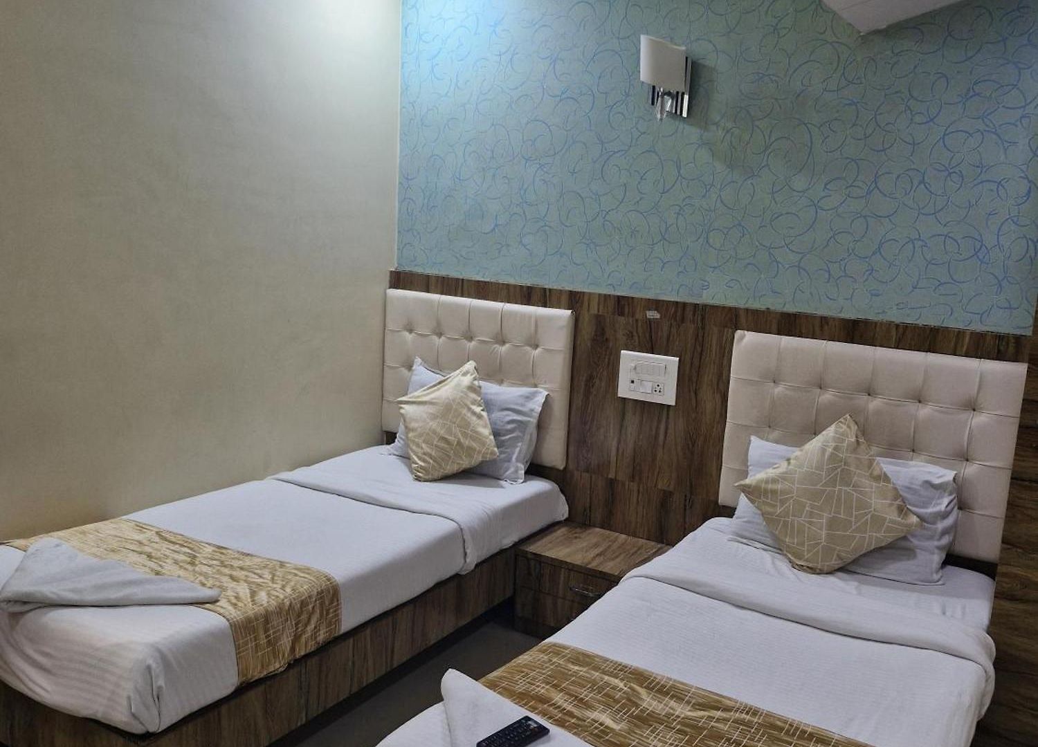 Hotel Crystal Park Near Nesco Exhibition Center *