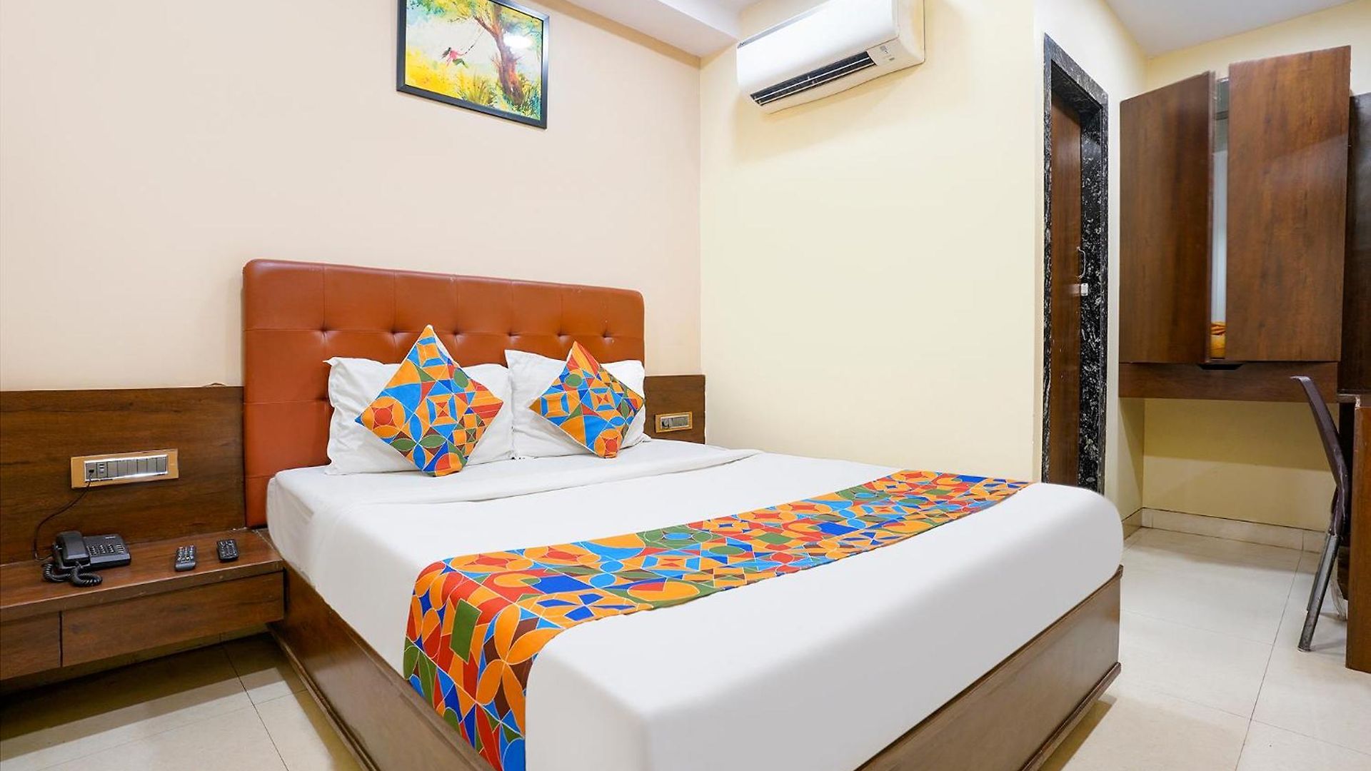 Retreat Hotel 2*