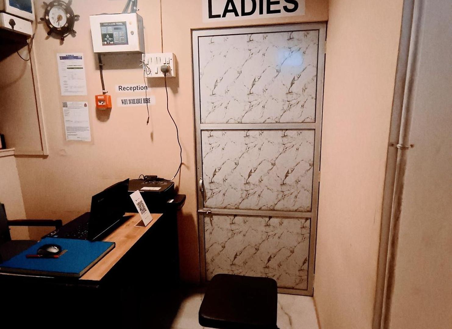 Retreats - Dorm In Andheri Hostel Mumbai